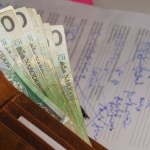Spokój w portfelu: poduszka finansowa krok po kroku — jak zacząć i szybko ją powiększać