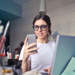 Zarabiaj online bez wydawania fortuny: praktyczne pomysły na start
